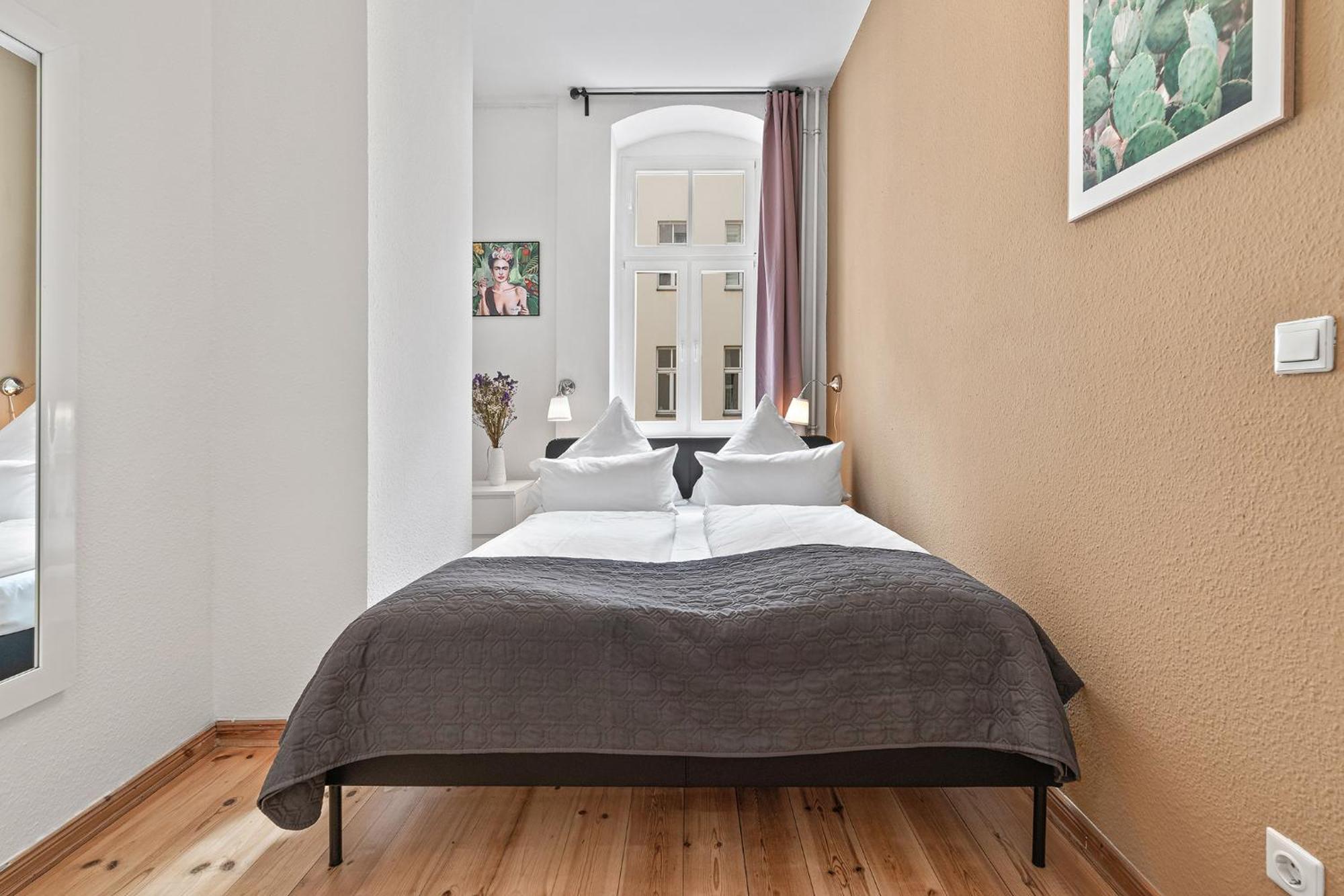 33 Efg Schoenhauser Allee Mit Balkon Apartment