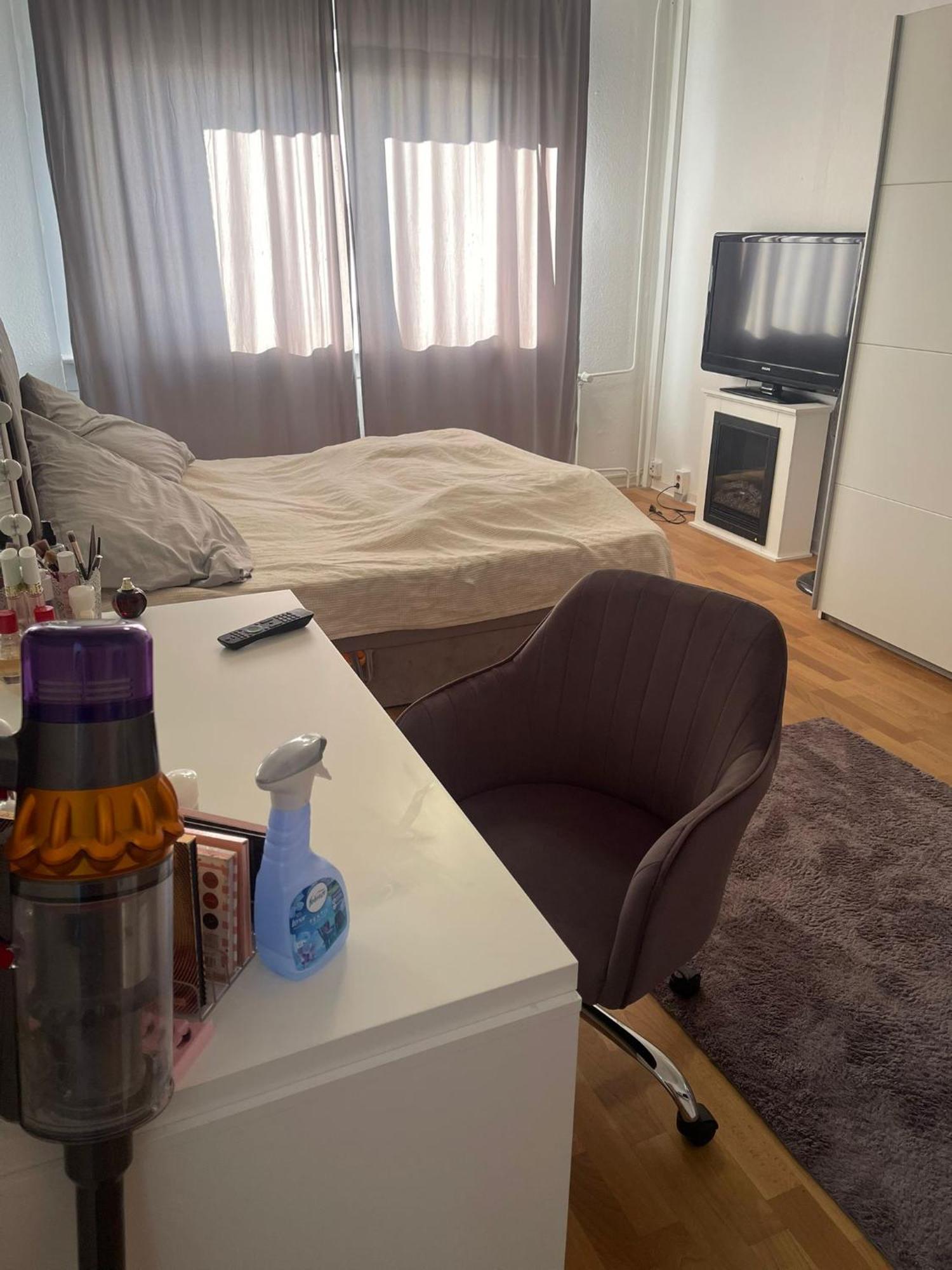 Apartment 1 In Einer 2 Zu Vermieten Wg Anfragen Bitte Nur Von Frauen *