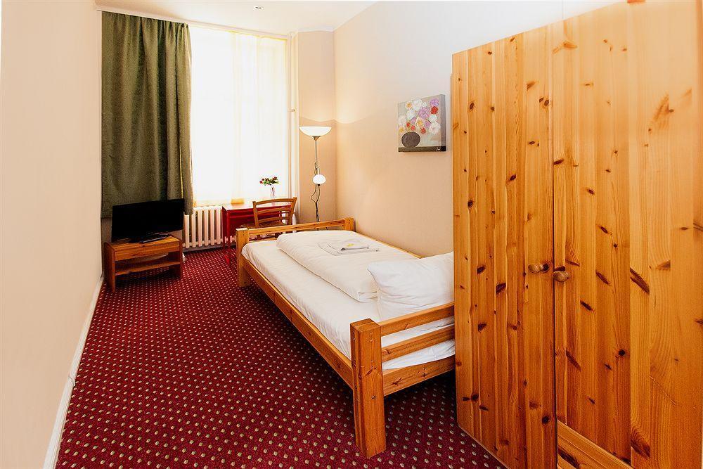 Elegia Am Kurfuerstendamm 2*