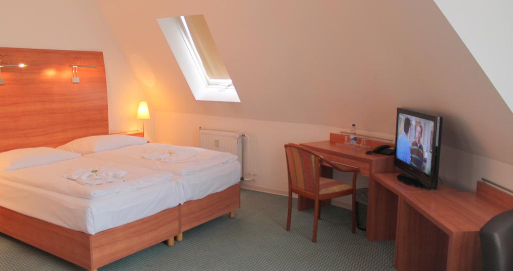 Kaiser Hotel 3*