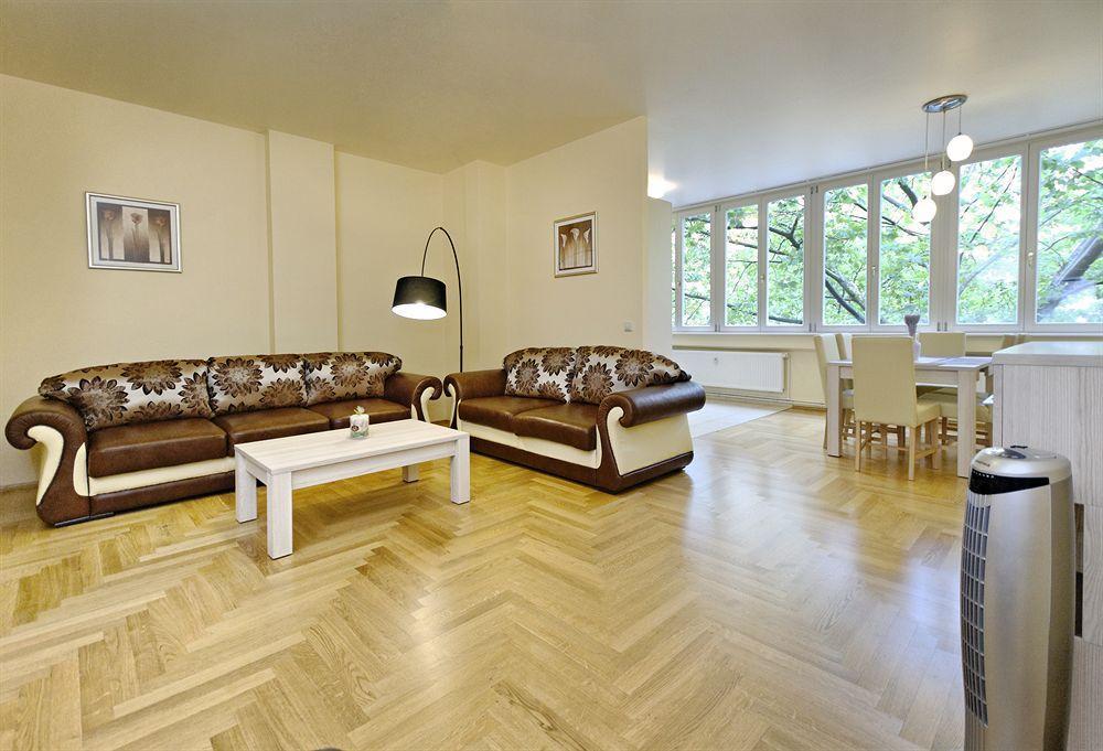 Amc Bundesallee 3*