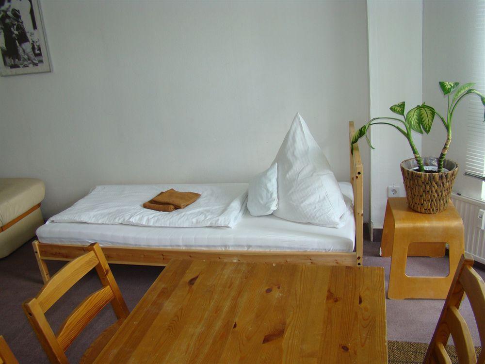 Hostel Near Brandenburg Gate - &
