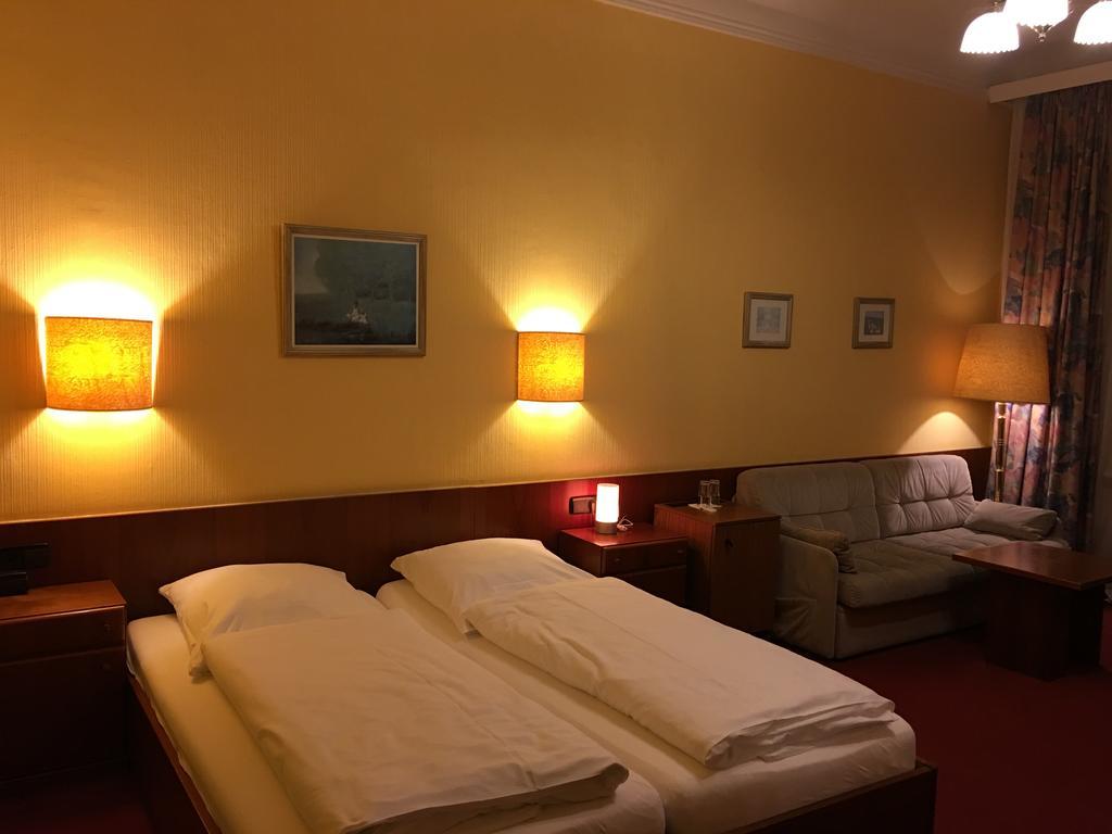 Hotel Kurfuerst Am Kurfuerstendamm 3*