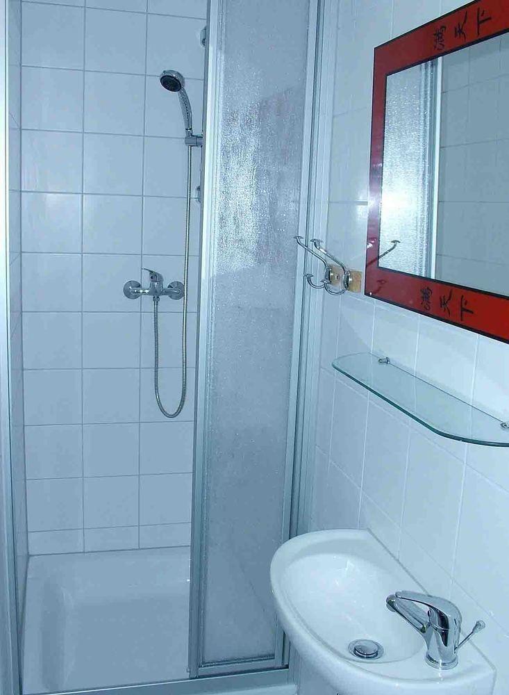 Park & Alex 2 Bathrooms 2 Kitchen 4