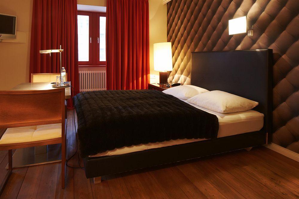 Adele Hotel