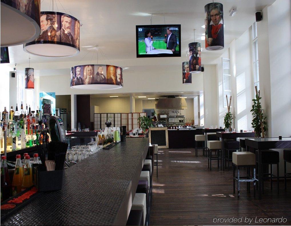 Und Hotel 3*