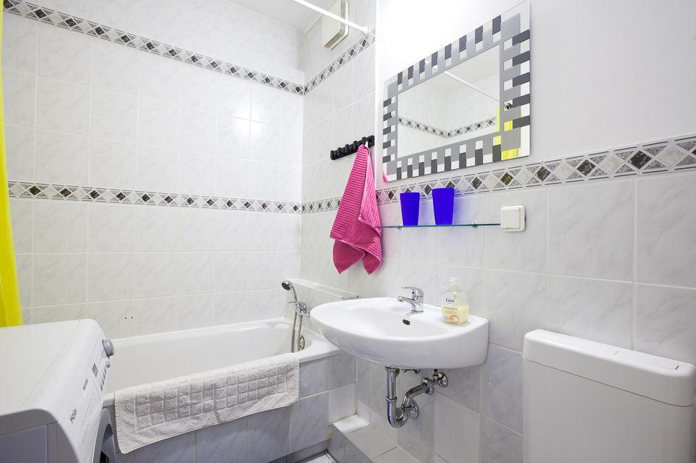 Park & Alex 2 Bathrooms 2 Kitchen 4 *
