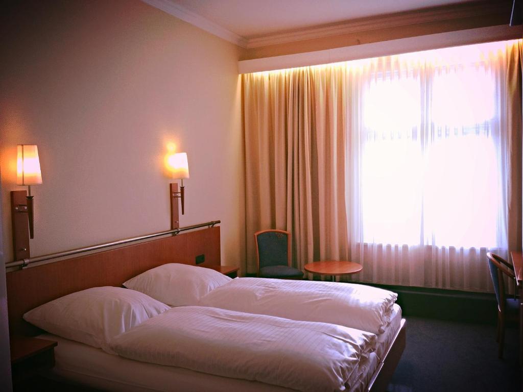 Hotel Kurfuerst Am Kurfuerstendamm 3*