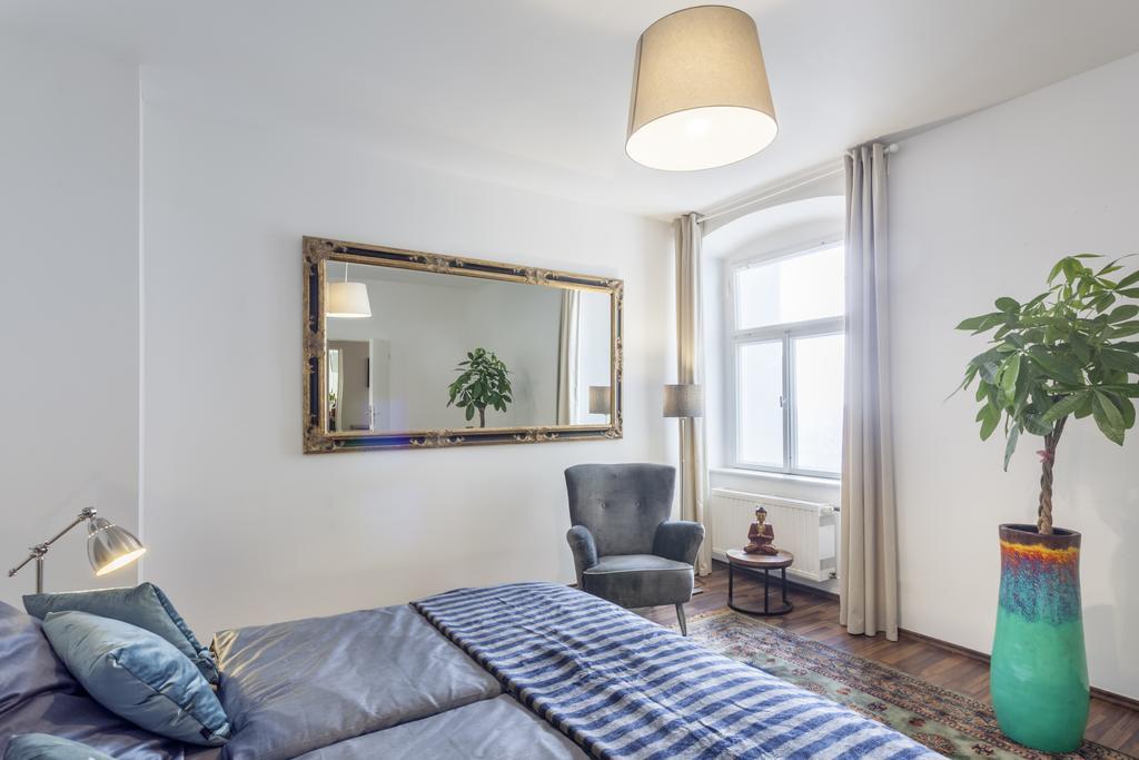The Rheinsberger - Cosy 2br One Living Up To 6 Apartment