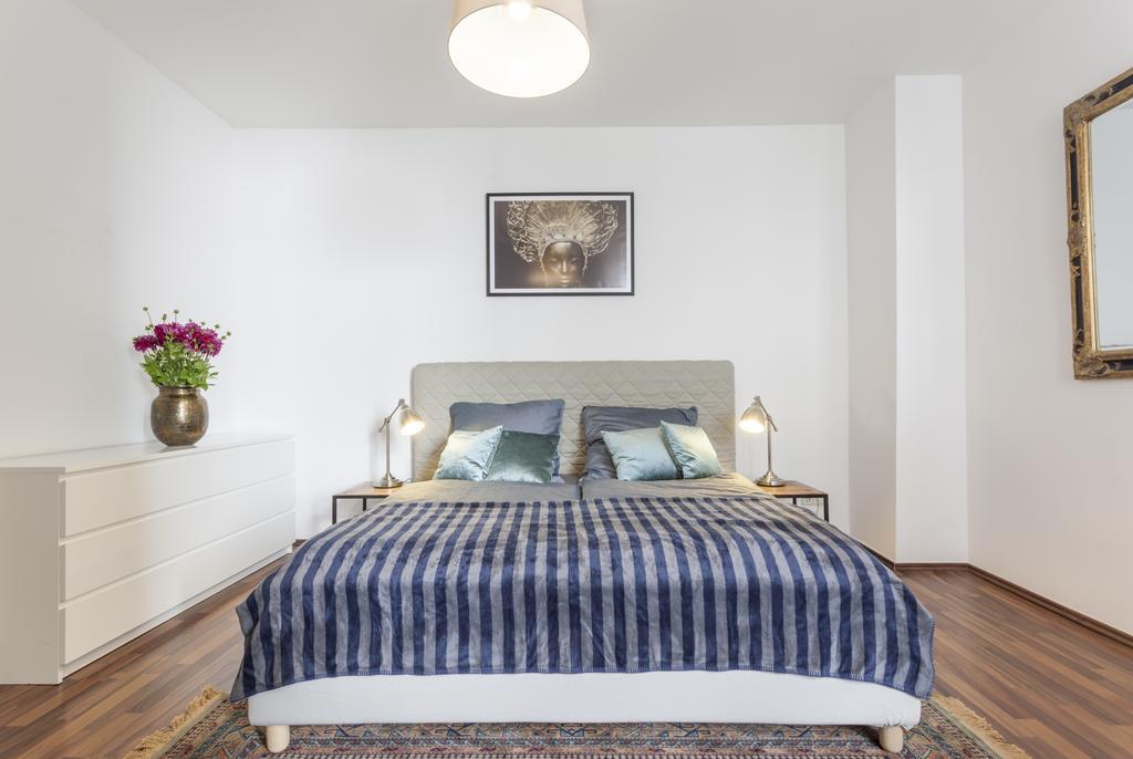 The Rheinsberger - Cosy 2br One Living Up To 6 Apartment