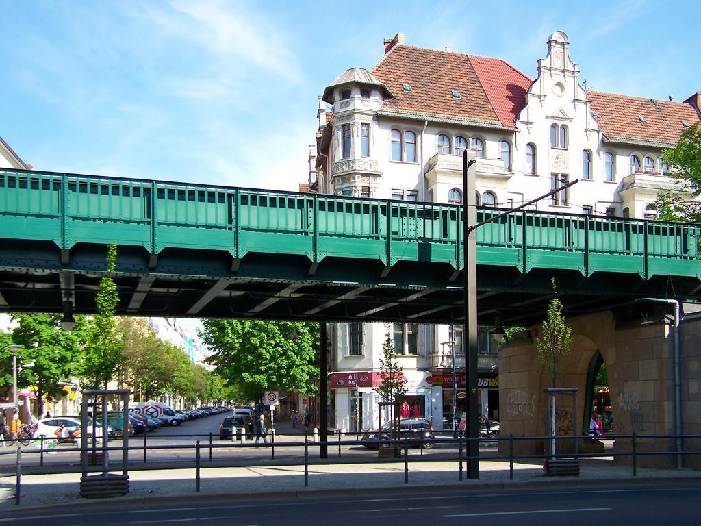 Apartment Altbauwohnung Mit 3 Badern *