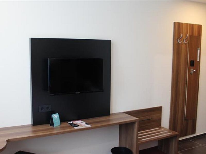 B&B Hotel Berlin-Adlershof 2*