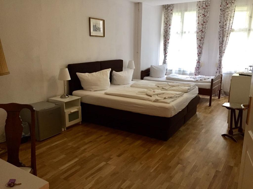 Tempelhof Bed & Breakfast 2*