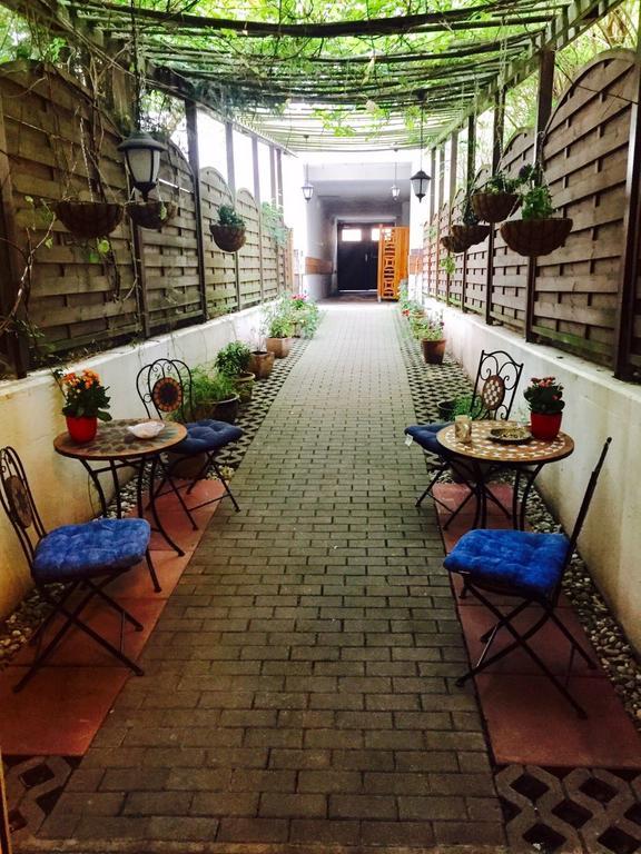 Tempelhof Bed & Breakfast 2*