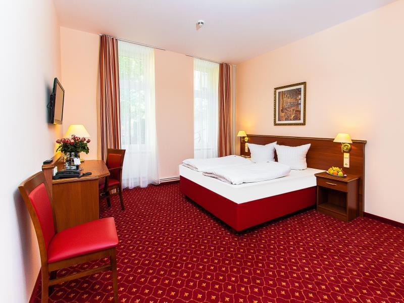 Hotel & Zarenhof Mitte 3*