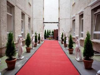 Hotel & Zarenhof Mitte 3*