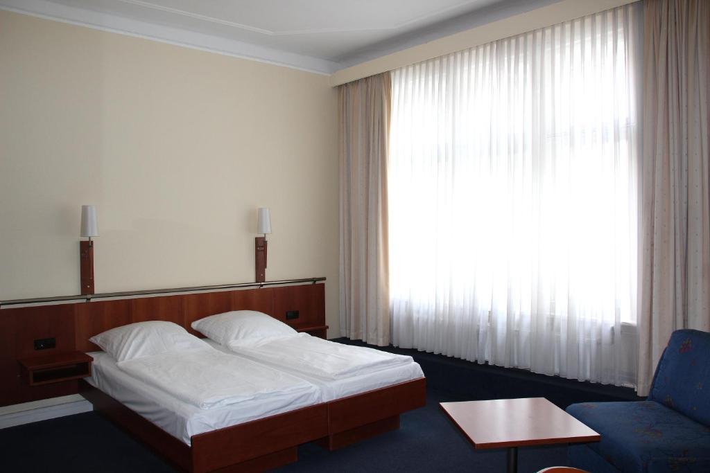 Kurfuerst Am Kurfuerstendamm 3*