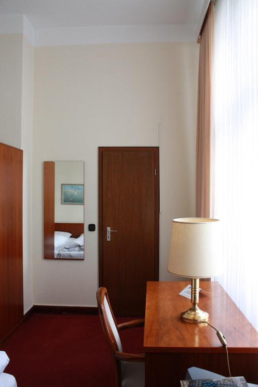 Kurfuerst Am Kurfuerstendamm Hotel 3*