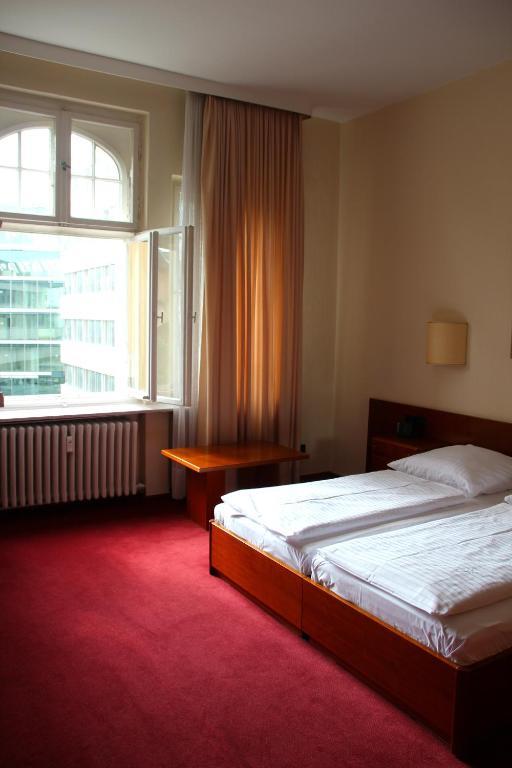 Hotel Kurfuerst Am Kurfuerstendamm 3*