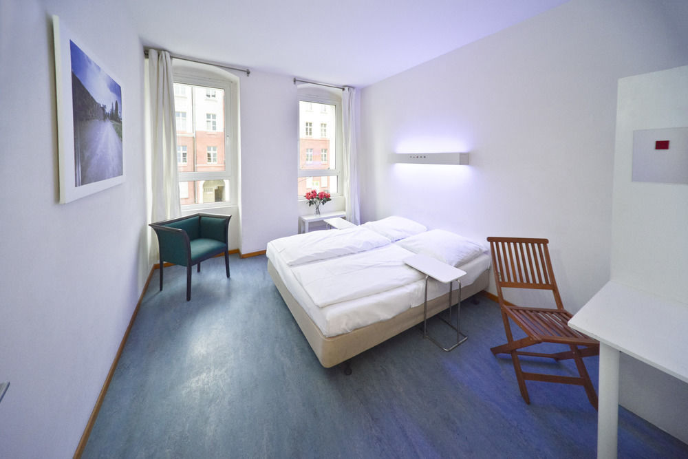 Old Town Hostel *