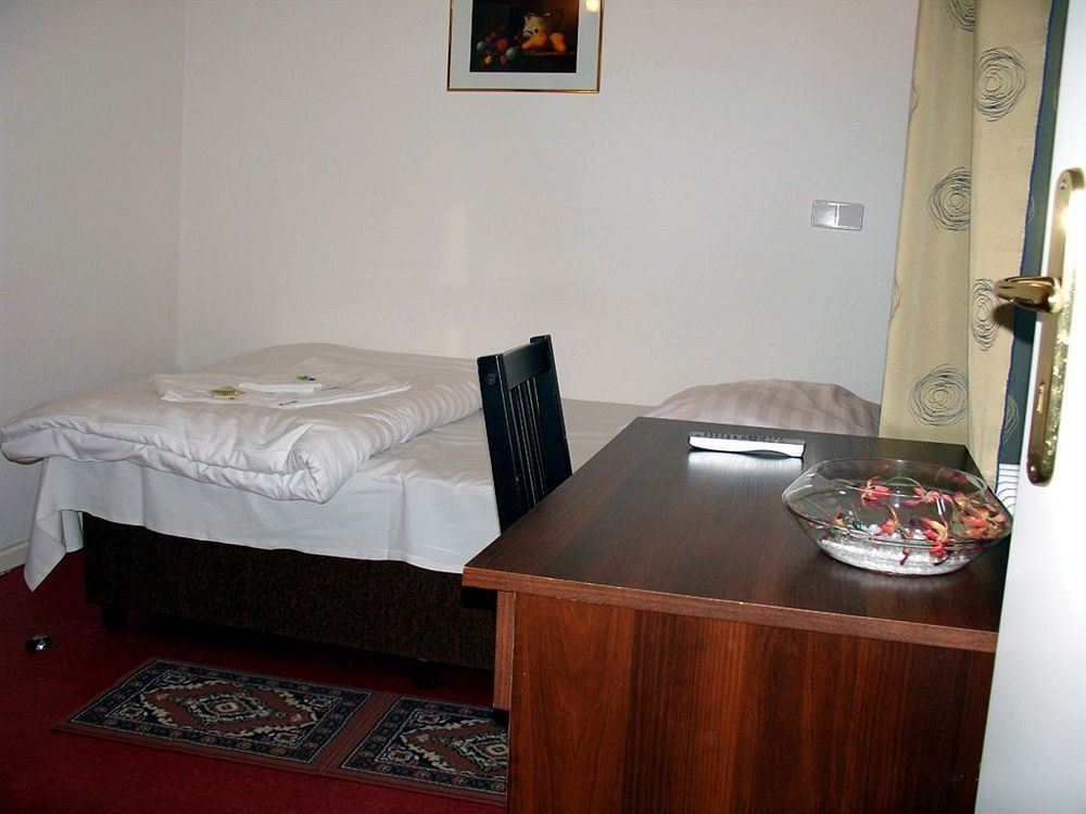 Amelie Hotel 3*