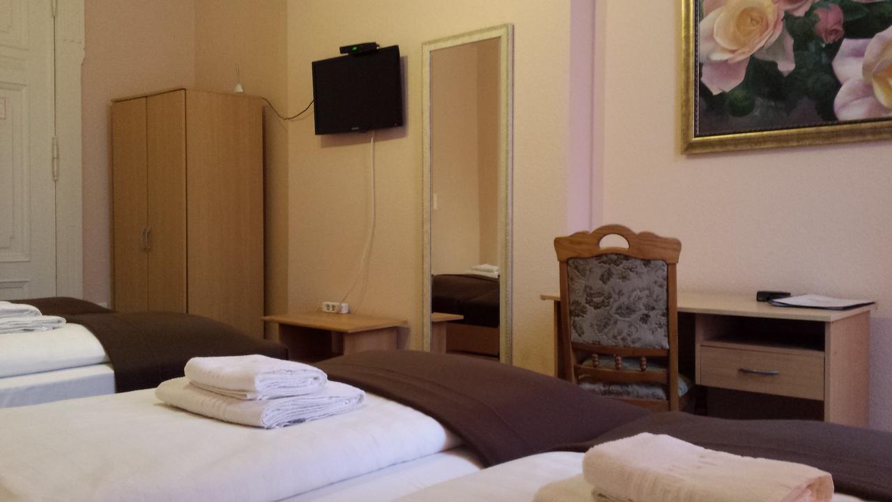 Hotel De Ela 2*