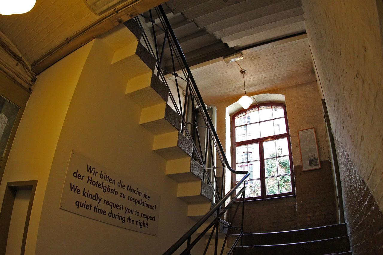 Fabrik - Baxpax Hostel *