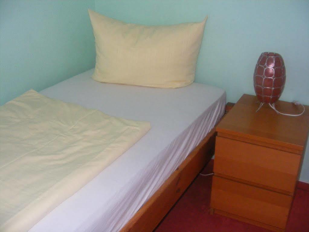 Tempelhof Bed & Breakfast 2*