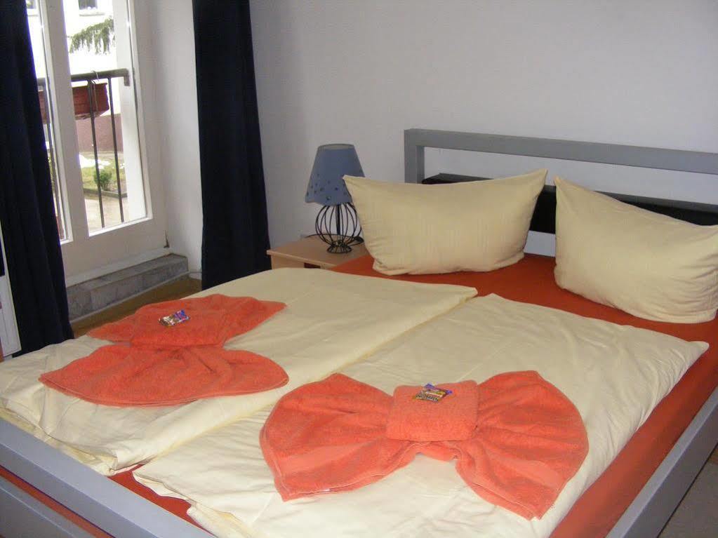 Tempelhof Bed & Breakfast 2*