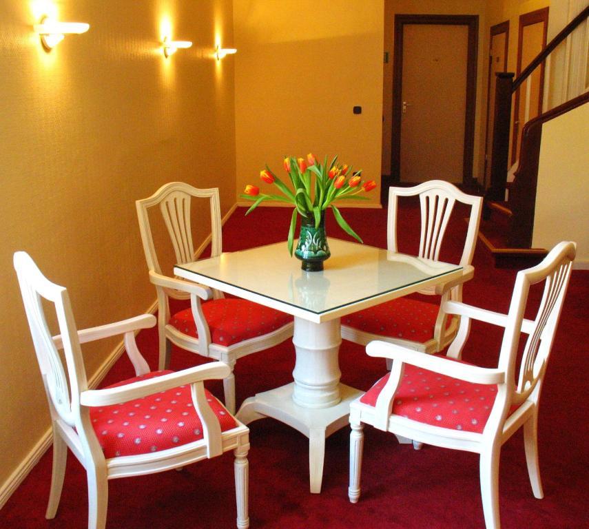 Hotel Kurfuerst Am Kurfuerstendamm 3*