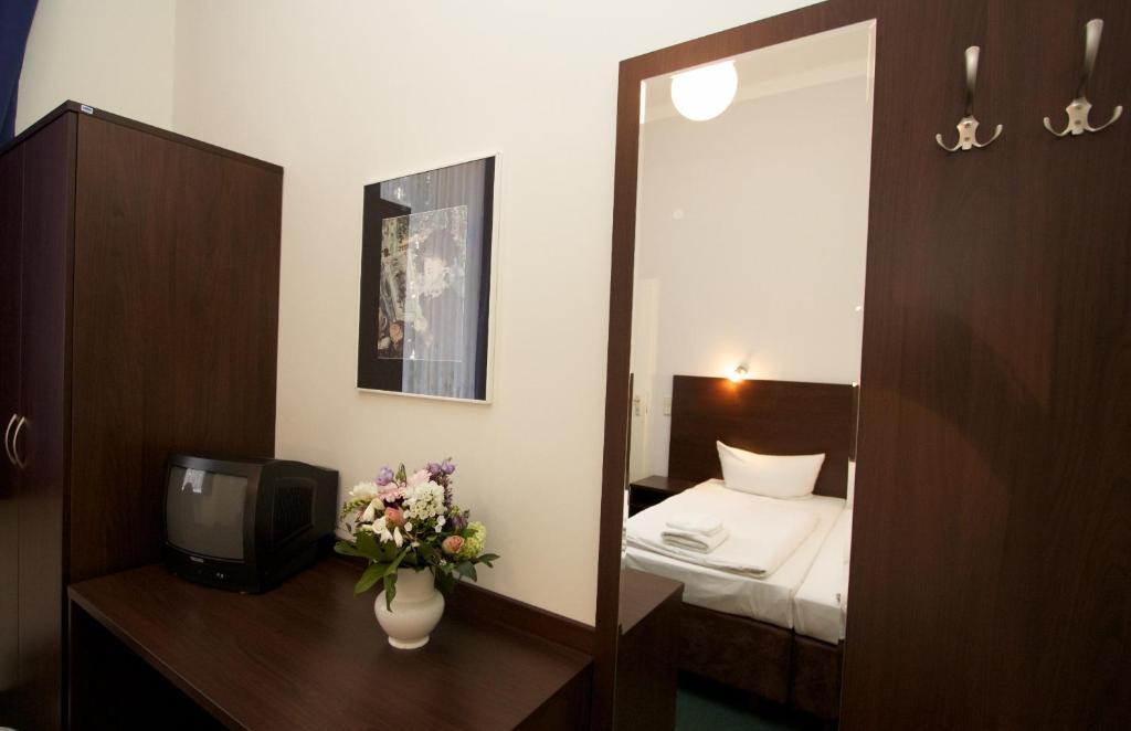 Arta Lenz Hotel