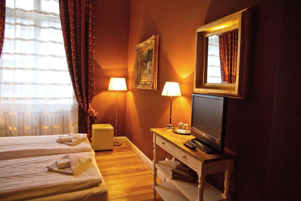 Hotel Am Adenauerplatz 3*