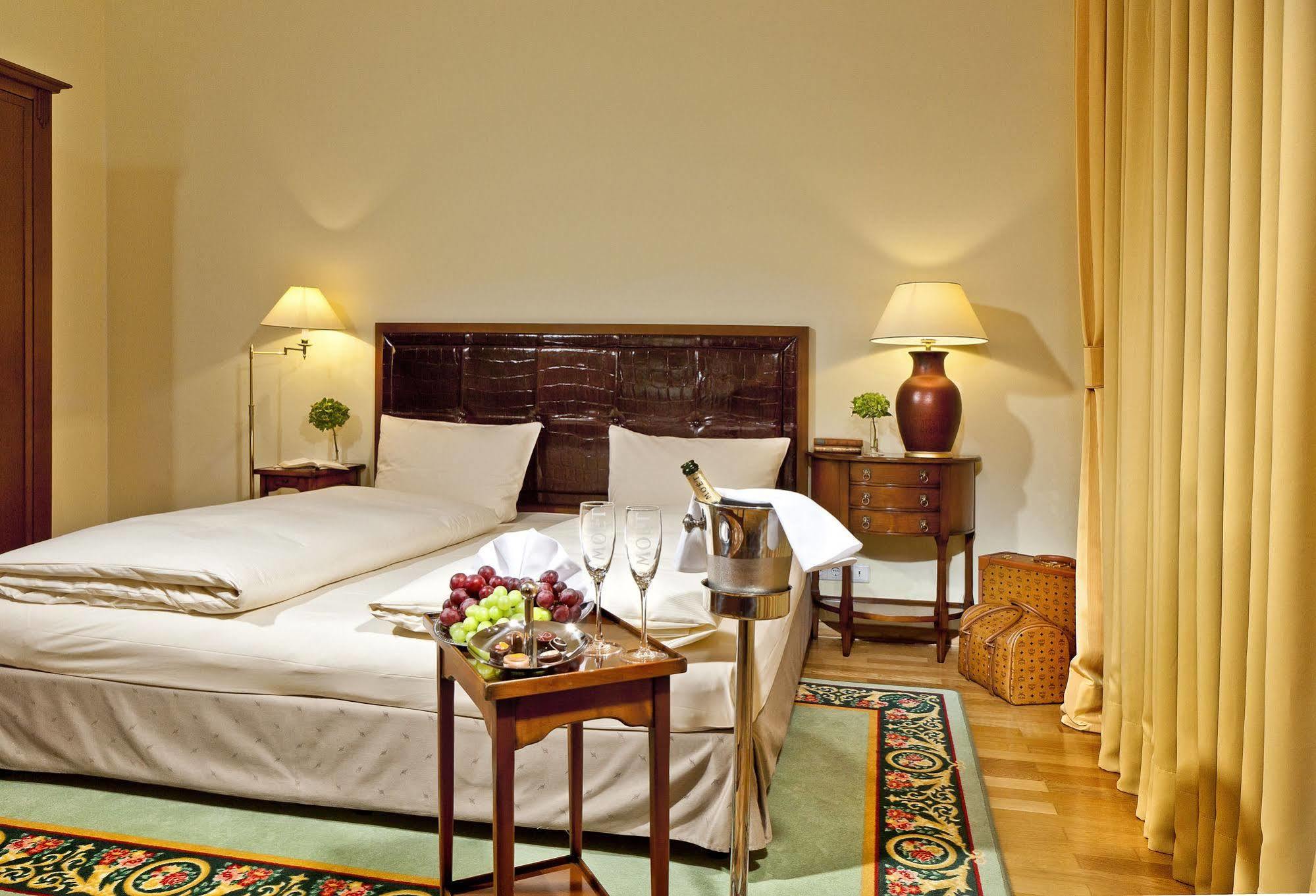 Louisa's Place 5*