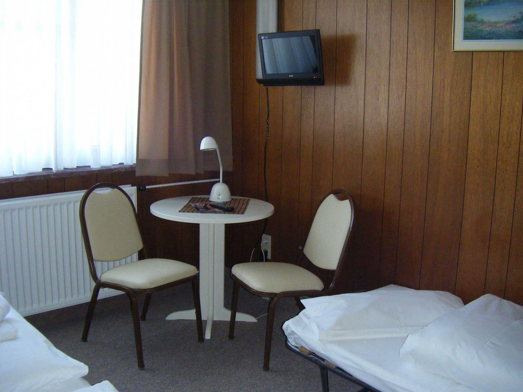 Central-hotel Tegel Hotel 2*