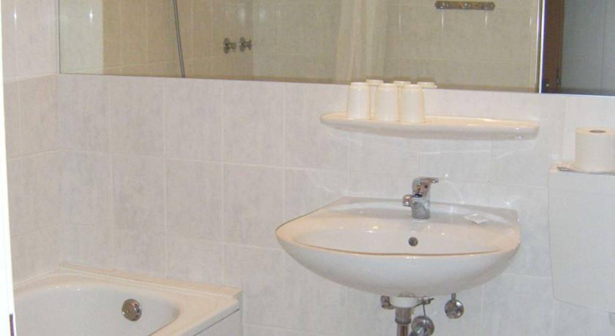 Central-hotel Tegel Hotel 2*