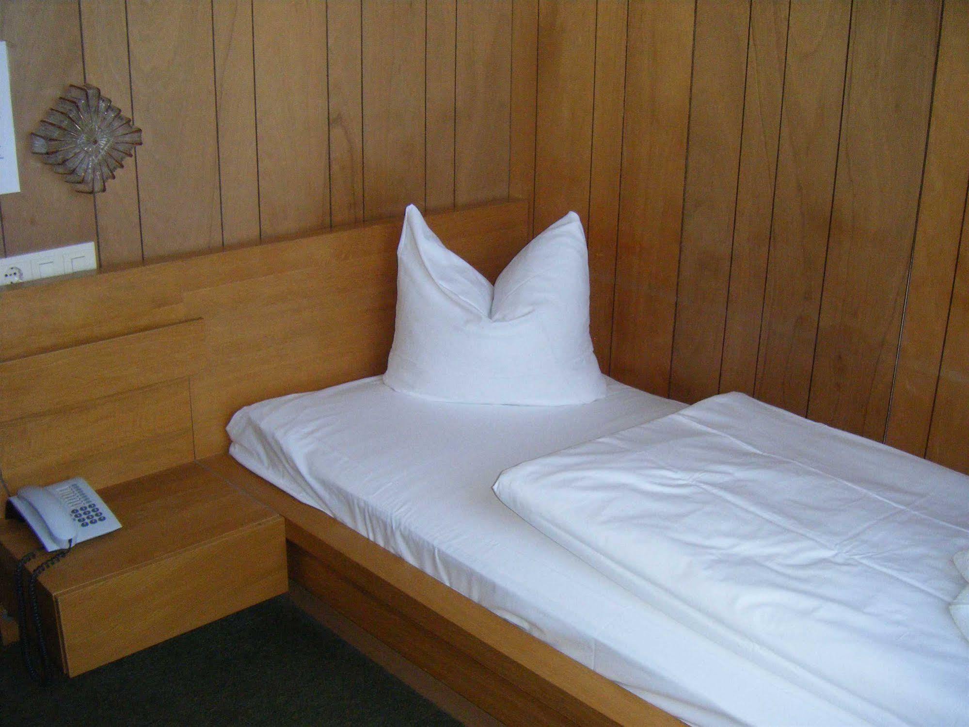 Central-hotel Tegel Hotel 2*