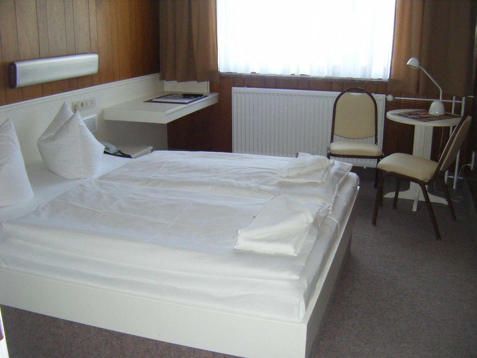 Central-hotel Tegel Hotel 2*