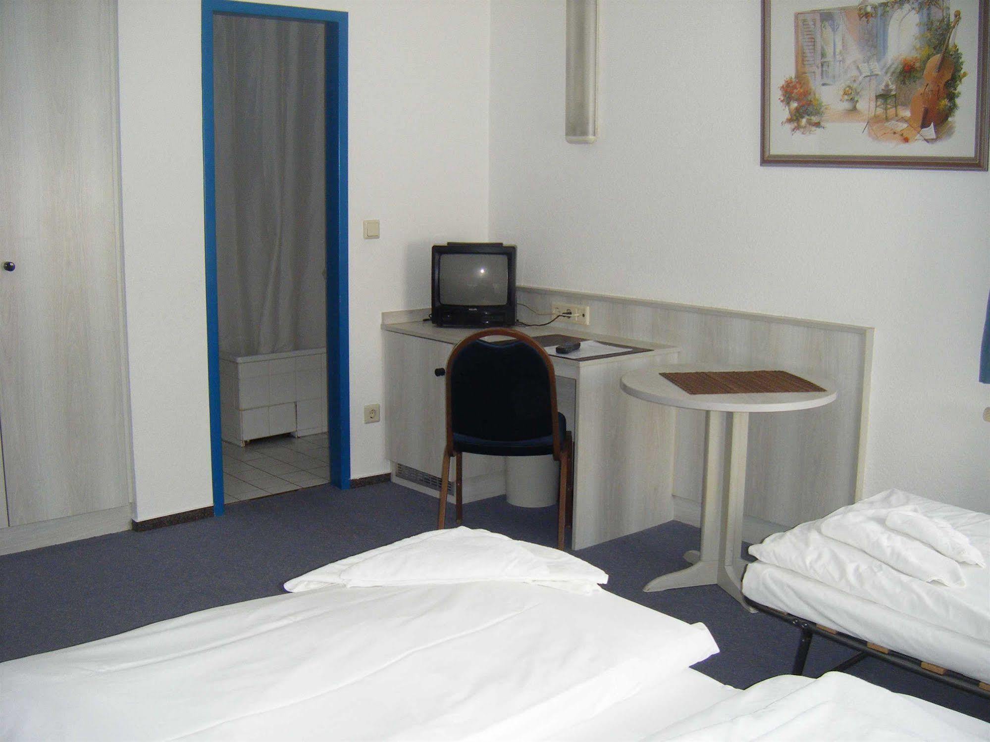 Hotel Central-hotel Tegel 2*