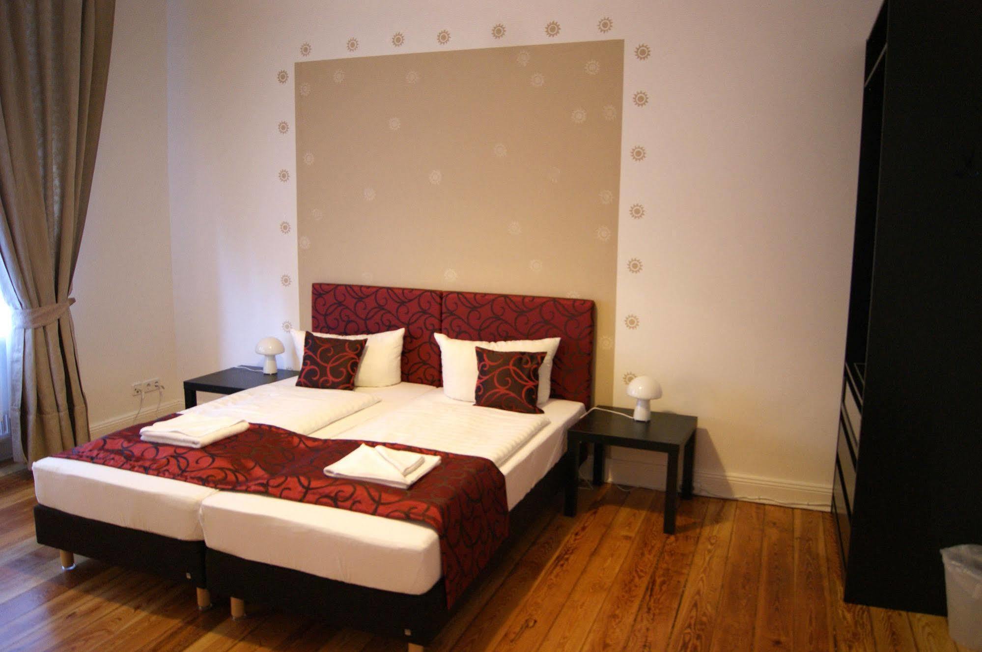 Senta Guest house