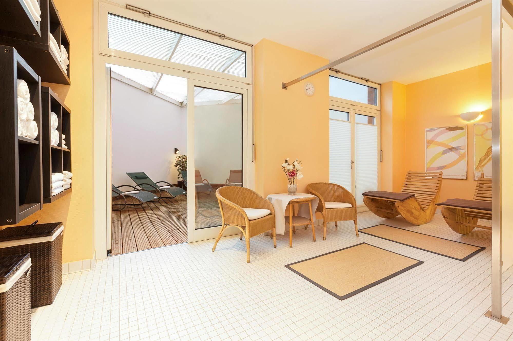 Living Weissensee Aparthotel 4*