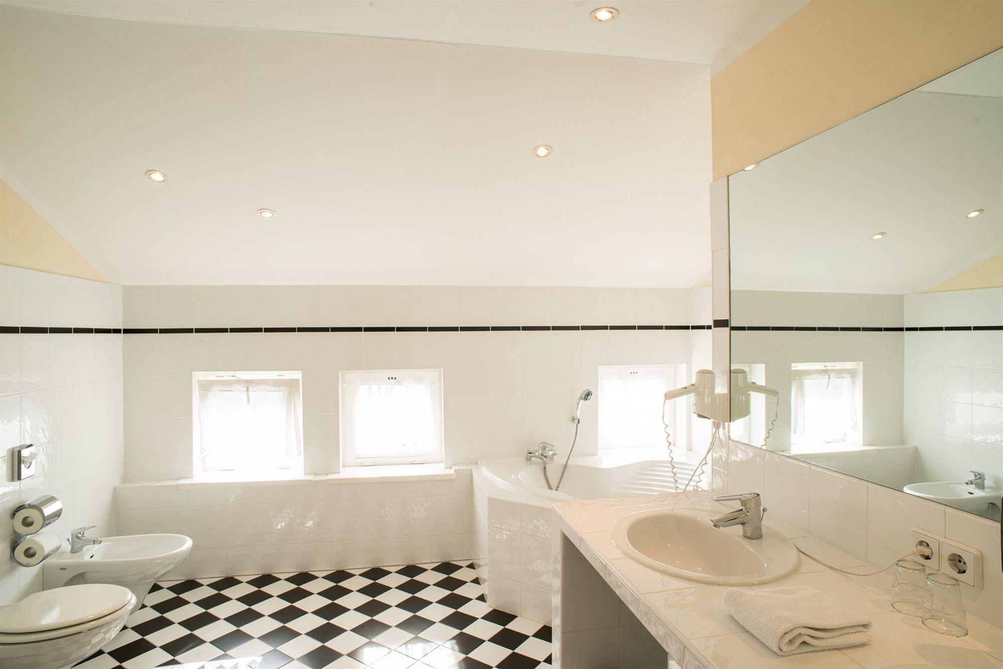 Hotel Residenz Begaswinkel 4*