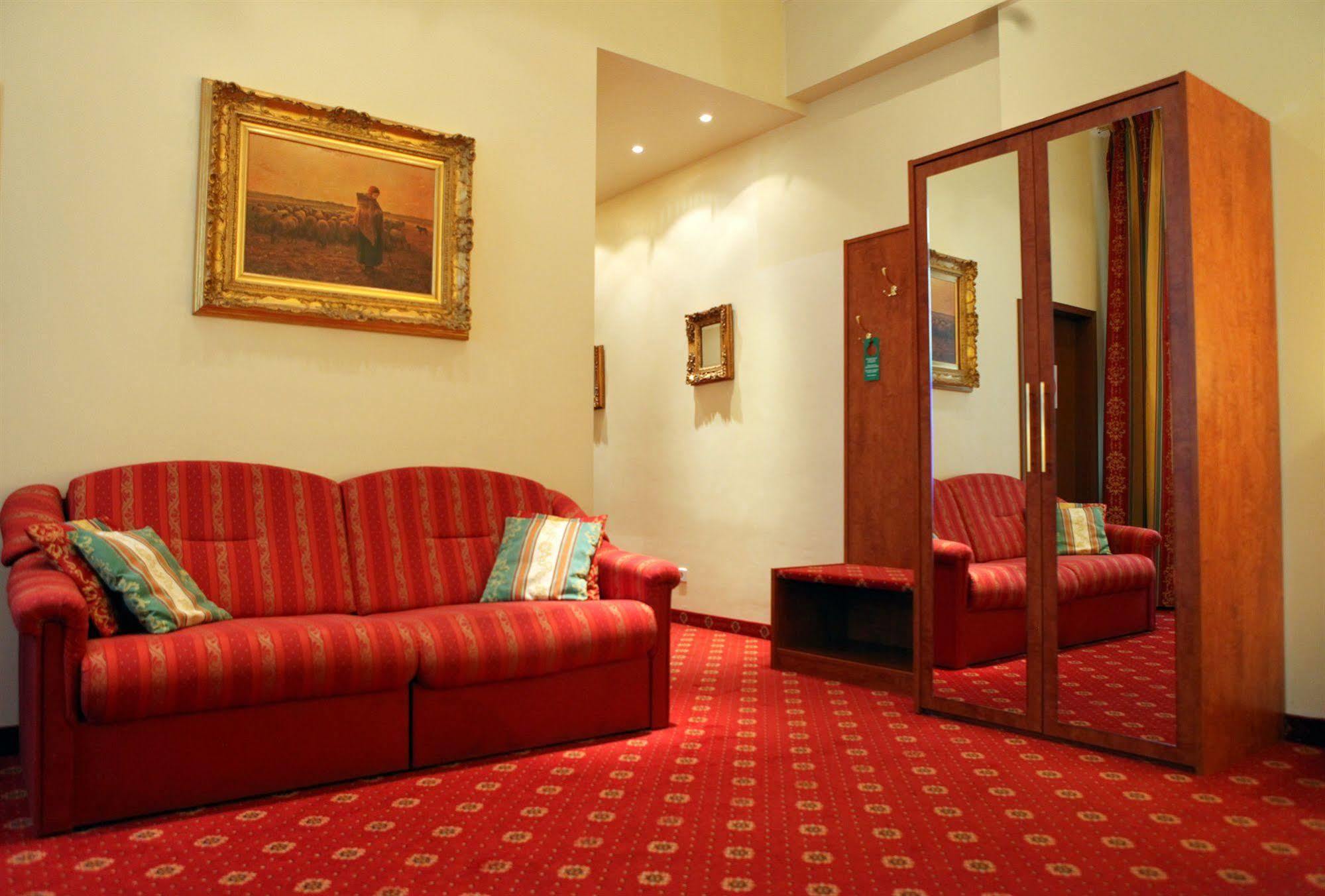 Hotel & Zarenhof Mitte 3*