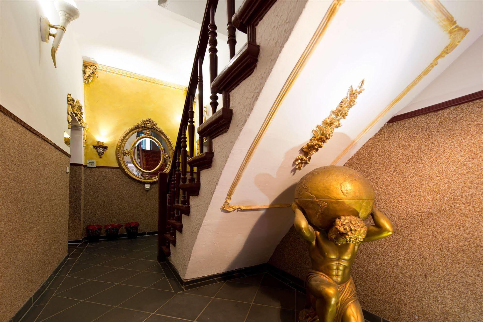 Hotel & Zarenhof Mitte 3*