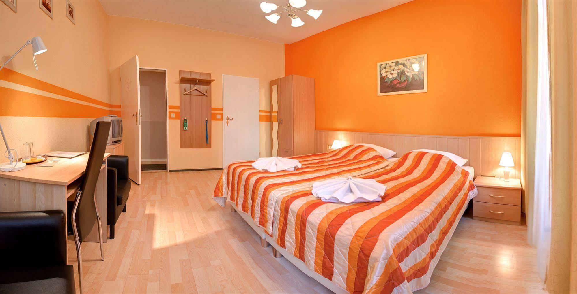 Gasthof Hotel-pension Am Savignyplatz 2*