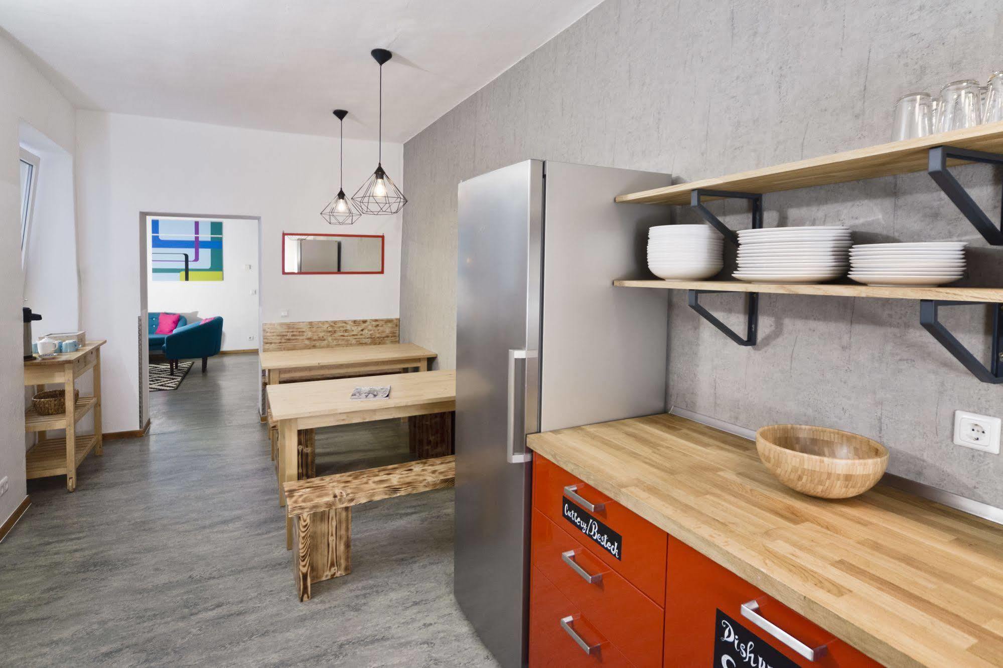 Old Town Hostel *