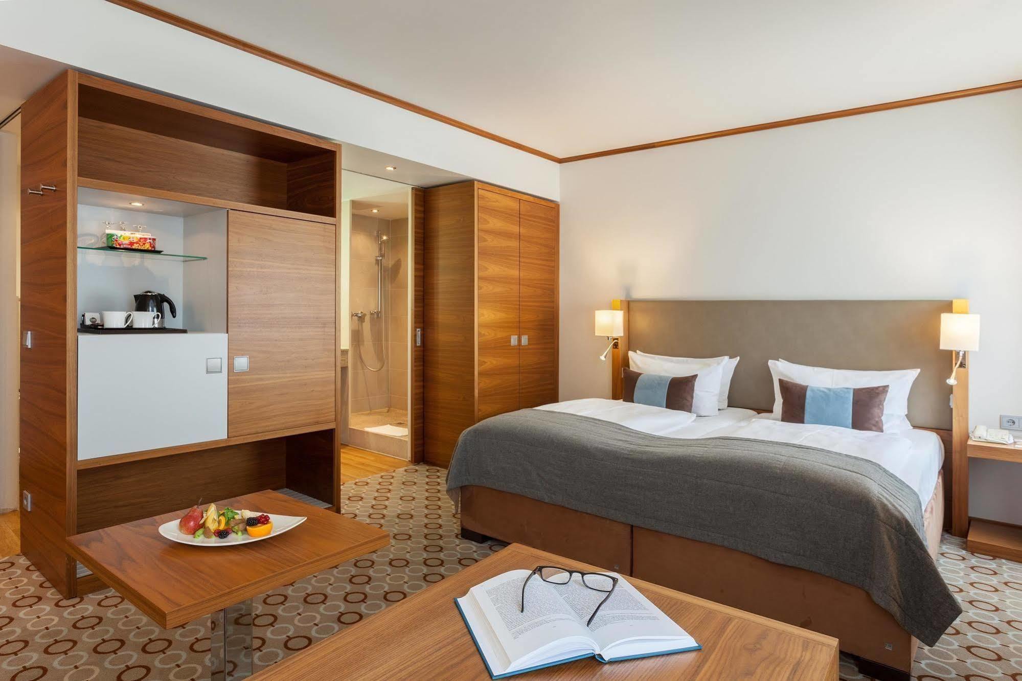 Golden Tulip Hamburg 4*