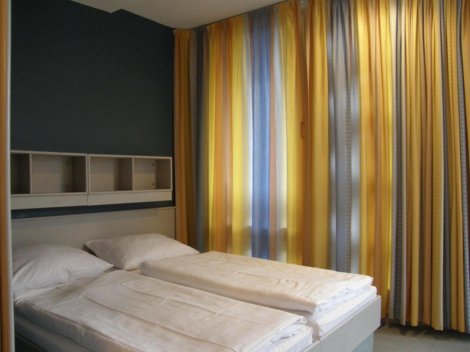 Jugendgaestehaus St.-michaels-heim Hostel *