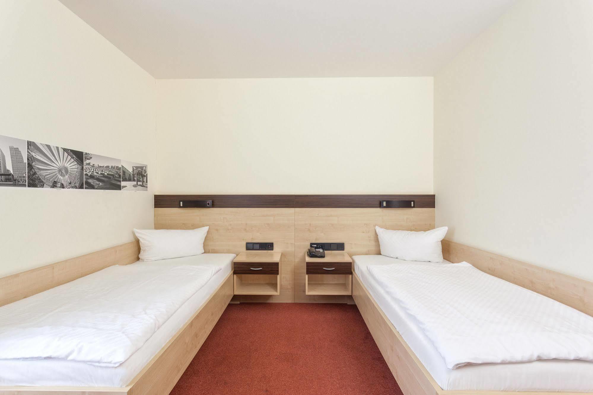 Hotel Mit-mensch 3*