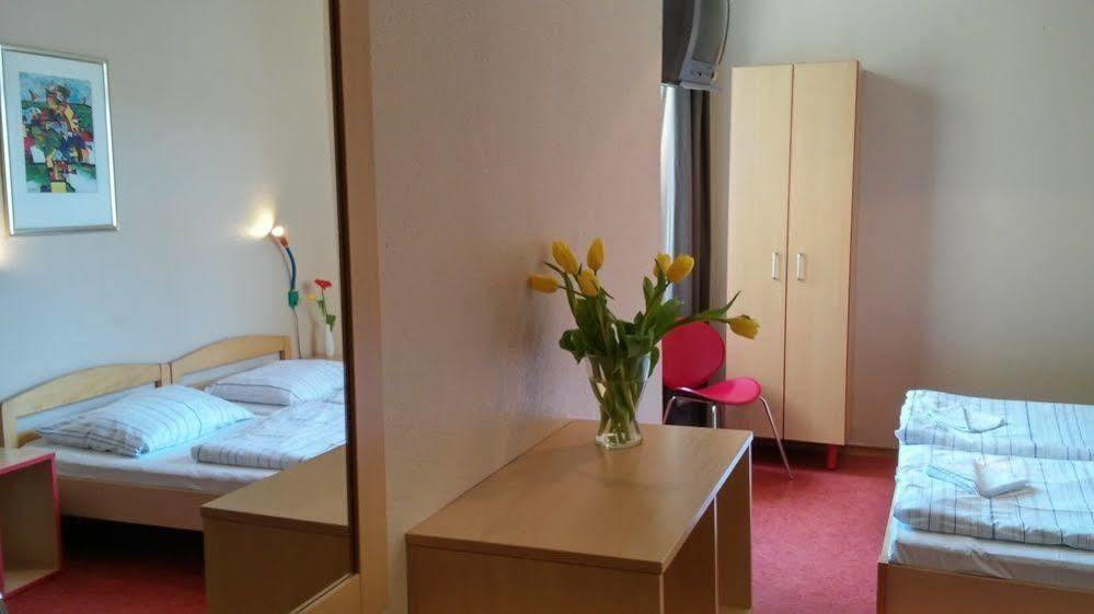 Hotel Acama & Schoeneberg 2*