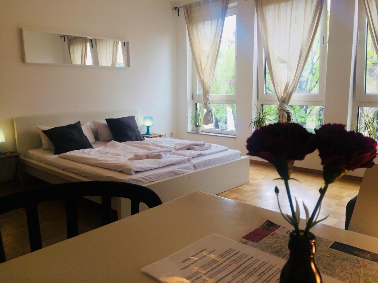 Holiday Near Central Station Apartment